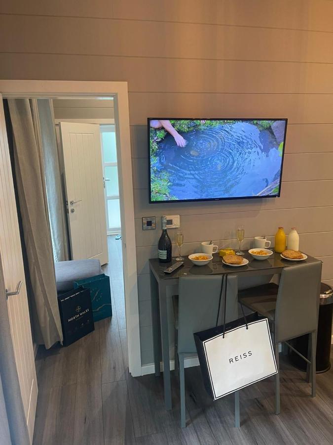P75 - Pod With Hot Tub * Bethesda